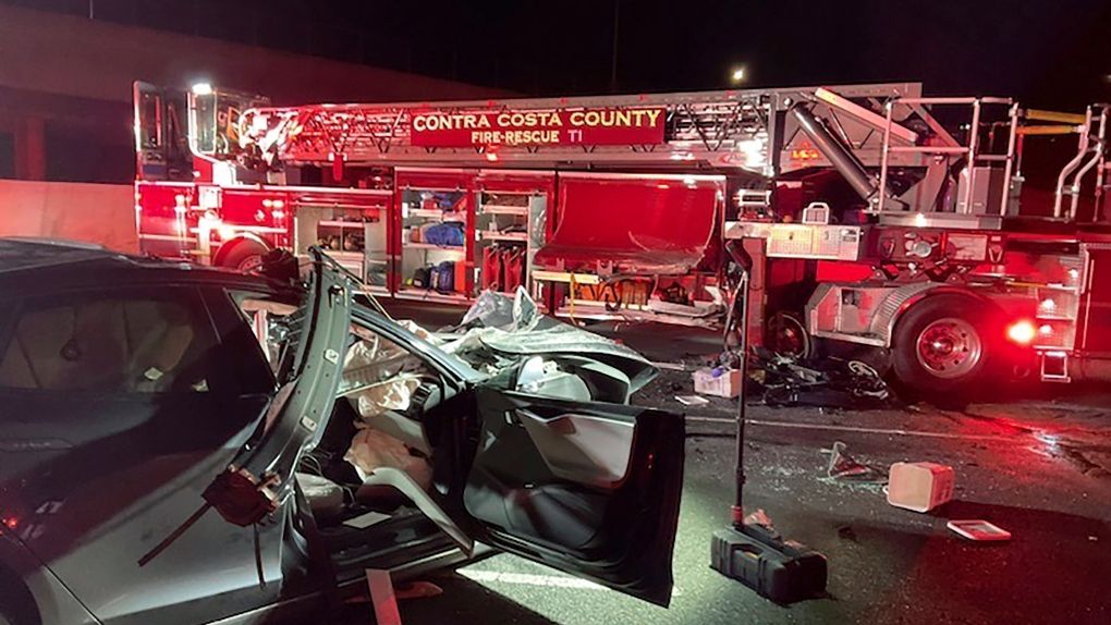 Tesla driver killed after plowing into firetruck on freeway ctvnews.ca/world/tesla-dr…