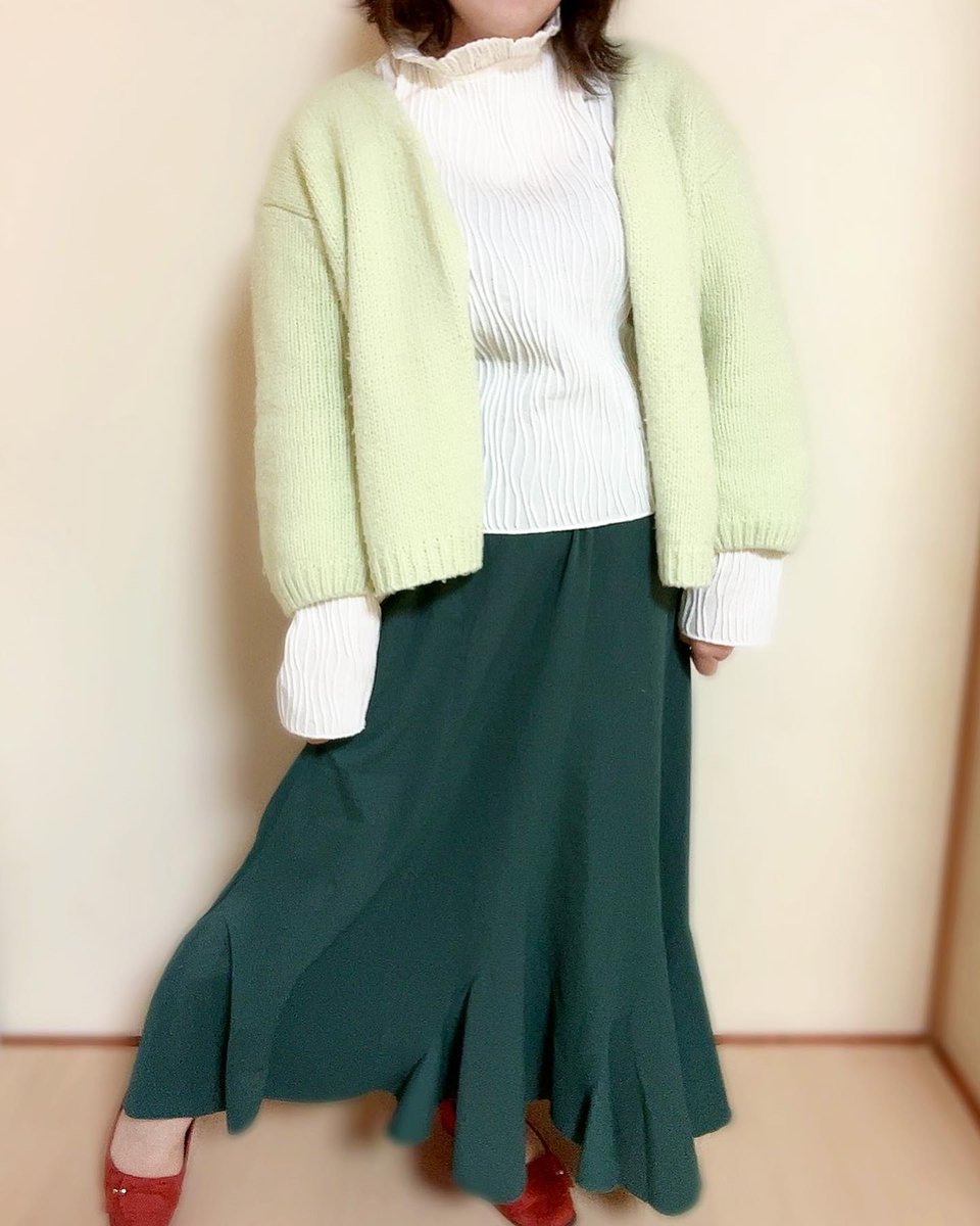 今日はGOLDJAPANさんの
お洋服の紹介です♡

ウエストゴムのエスカルゴスカート　fem-314

カラーはグリーン
サイズは４Ｌを着用しました！

Siena→156cm 普段3Lサイズ

ずっとグリーンのスカ… instagram.com/p/CoyaiIayns5/