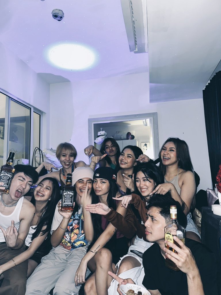 samt1026's tweet photo. Thank you THOC, dahil sayo ang solid ng friendship na nabuo nila ✨ https://t.co/q9qzI320a7