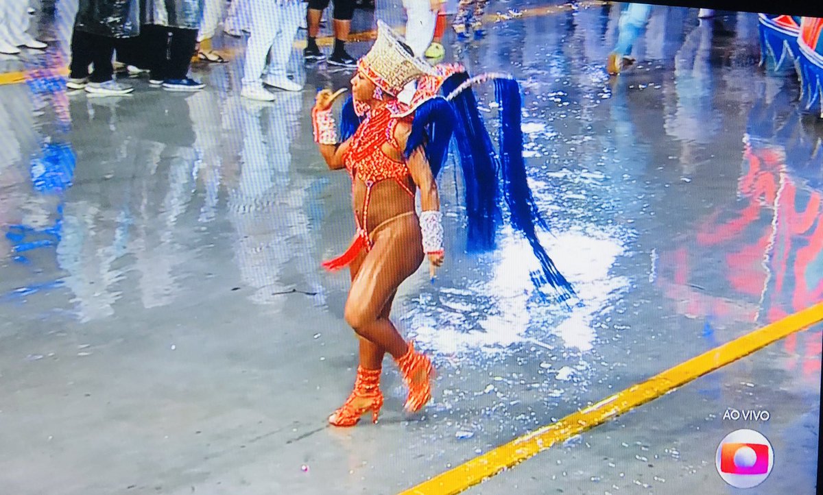 NewsAnjo's tweet photo. Ela vem com samba e sambando, trazendo o enorme #BezerradaSilva pra avenida, é a #UnidosDoTucuruvi dando Show!
#GlobelezaTucuruvi #Carnaval #Carnaval2023 #tucuruvi #SP #anhembi #brasil #brazil #fy https://t.co/GF85akj2fA
