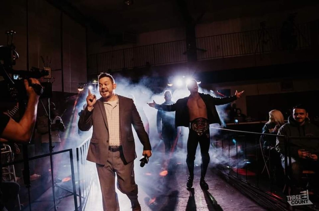 ColeKarterCLTV's tweet image. ✨♔♘OUR SUPER INDY KING DOING HIS THING!♘♔✨

Our forever @IWCwrestling Super Indy Champion @realcolekarter entering his Kingdom &amp;amp; gloriously ruling over his latest challenger to his Championship!

➳♡♔😤😍♘♡➳

📸: @ThreeCountMedia #ResetButton