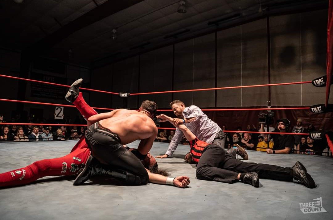 ColeKarterCLTV's tweet image. ✨♔♘OUR SUPER INDY KING DOING HIS THING!♘♔✨

Our forever @IWCwrestling Super Indy Champion @realcolekarter entering his Kingdom &amp;amp; gloriously ruling over his latest challenger to his Championship!

➳♡♔😤😍♘♡➳

📸: @ThreeCountMedia #ResetButton