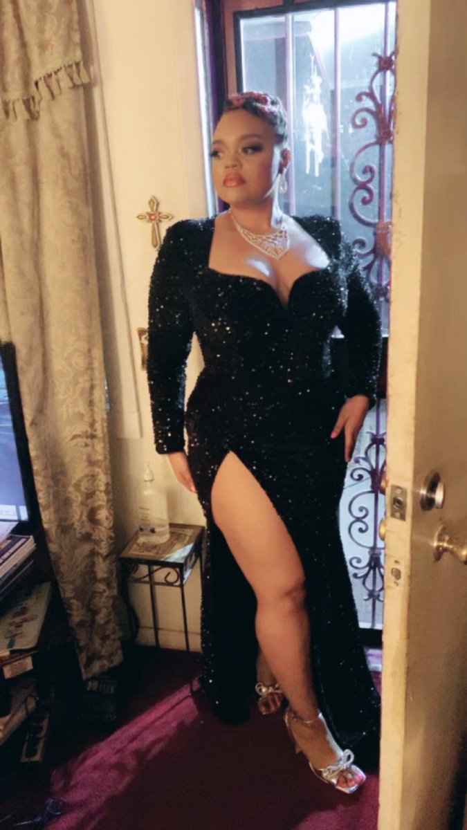 Smokesumbxtch's tweet photo. Baby this thigh meat is thigh’n 😍 https://t.co/J637OQhEDK
