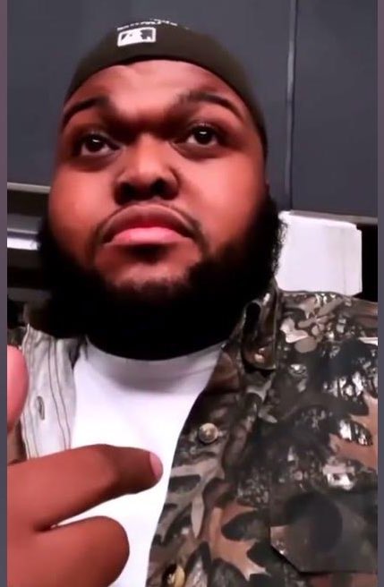 WiggsGotNext's tweet image. The 13 year old he is eyeing in the front row