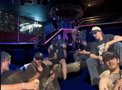 DavisHarms's tweet photo. New header just hit the clurb @stupidNsketchy https://t.co/fln6QFCKXd
