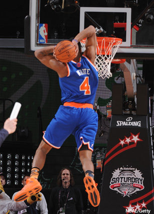 Jericho Sims is giving me flashbacks to James White’s 2013 dunk contest performance.