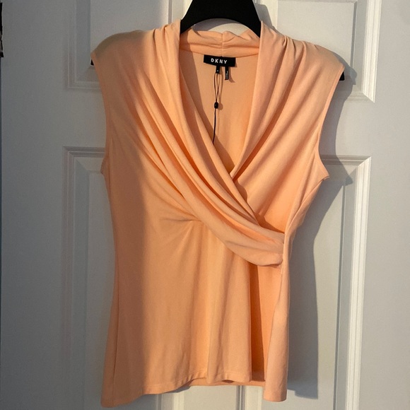 rfhoward's tweet photo. So good I had to share! Check out all the items I'm loving on @Poshmarkapp #poshmark #fashion #style #shopmycloset #oldnavy #dkny: https://t.co/4gACMFvF5p https://t.co/2ikvHYIVa5