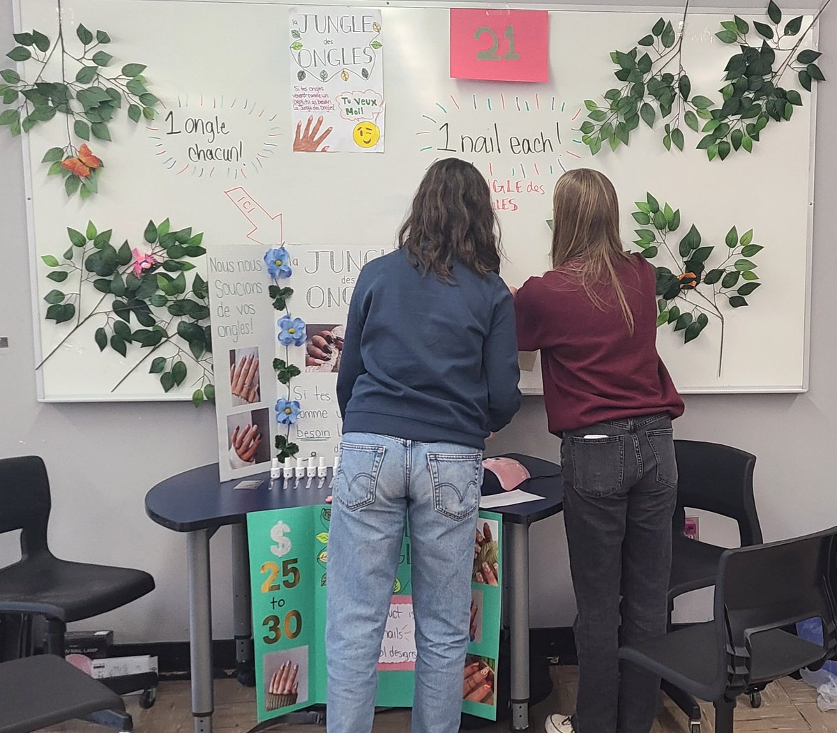 DavisonTeach's tweet photo. The Wolves' Den Entrepreneurship Fair @CJHS_HRSB was an unqualified success! Truly showcased the positive impact of collaboration, choice, and having an authentic audience. https://t.co/EO6q4A8CVE
