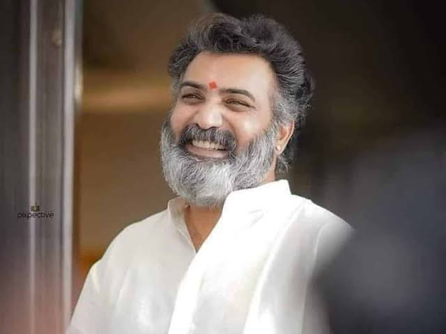 సినీనటుడు నందమూరి తారకరత్న మృతి దిగ్భ్రాంతికి గురి చేసింది. ఆయన ఆత్మకు శాంతి చేకూరాలని, ఆ భగవంతుడిని ప్రార్థిస్తున్నాను. వారి కుటుంబసభ్యులకు నా ప్రగాఢ సానుభూతి. #RIPTarakaRatna