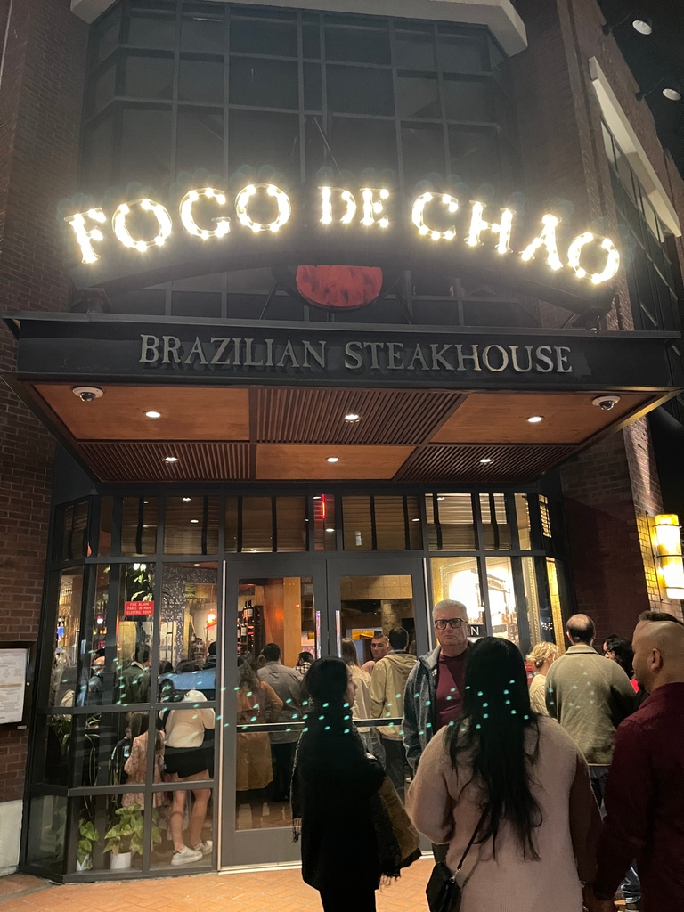 CarolHoladay's tweet photo. 18 Friends &amp; fam across SoCal met for special 85th birthday on time for res &amp; told to stand outside &amp; wait +1 hr! At home with pizza… 🤨 #onestar #fogodechao https://t.co/6OhkrdrRTR