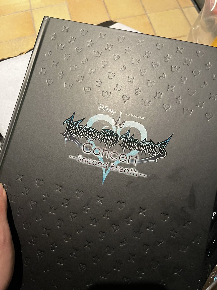 yossthan's tweet image. 物販無事に購入！
天野先生のイラストはめっちゃテンション上がるぞ❣️
機関好きなら心奪われるやつですね💛✨
（是非ご購入して確かめてくださいまし！）
天野センセありがとうございます☺🙏
 #KHC  #KH20th  #_KH