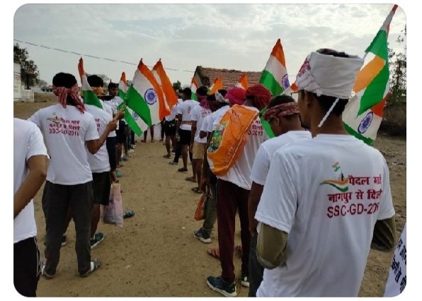KHEMSIN60226595's tweet photo. युवाओ का भविष्य खराब करने वाली भाजपा सरकार है झूठ बोलने मे माहिर सरकार है ।
जिसका उदाहरण SSCGD2018, SSCGD2015 और एयरफोर्स के सभी चरणो मे पास युवाओ को ज्वाइनिंग न देकर इनके भविष्य के साथ खिलवाड किया जा रहा है । 
जय हिंद 
भारत माता की जय 
जय जवान जय किसान https://t.co/15FaC4VMMB