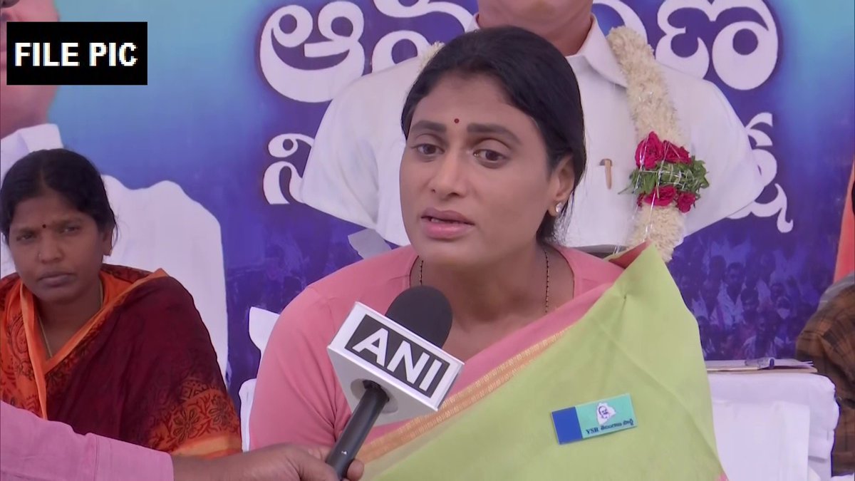 Case registered against YSRTP chief YS Sharmila in Mahabubabad Town PS for alleg… Case registered against YSRTP chief YS Sharmila in Mahabubabad Town PS for alleg…