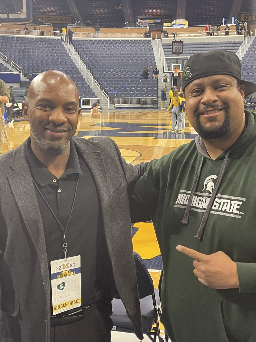 MrESPN's tweet image. FINALLY got to meet the man, the myth, the legend, @detnewsRodBeard! 

#StartWriting
