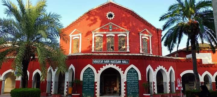 سیالکوٹ (ویب بیسڈ نیوز) ہیڈ آف ڈیپارٹمنٹ مرے کالج سیالکوٹ ناصر اکبر سٹوڈنٹ لڑکیوں کو فیل کرنے کے لے ڈرا دھمکا کر جنسی ہوس کا نشانہ بنا رہا ہے۔ قانون کے رکھوالے بھنگ کا سستا نشہ کر کے سو رہے ہیں
#copied