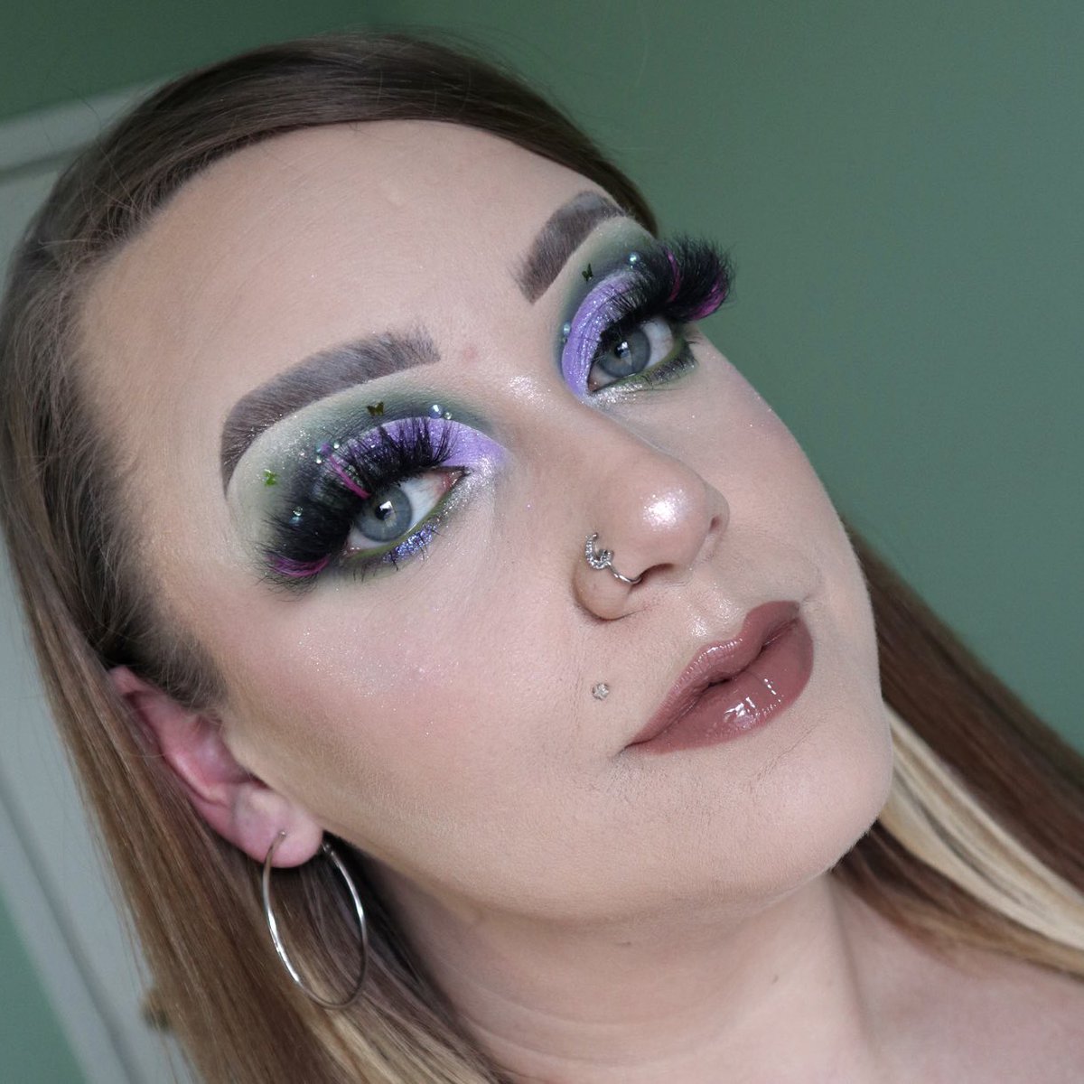 canadiansundae's tweet photo. 🫒 💜 

@ABHcosmetics - Dip Brow/Brow Pen Medium Brown, Gloss in Deep Taupe, and Nouveau Palette
@blendbunnycos - Surge Palette 
@DaviniBeauty - Purple Reign Lash
@MakeupByMario - Surreal Skin Foundation 5N
@ColourPopCo - Miramar Bronzer and Cheek Dew in True Romance https://t.co/LzYNoYNUJp
