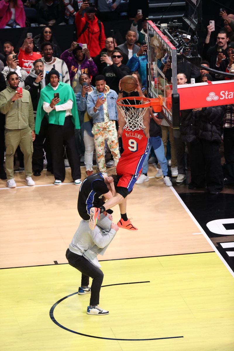 ramzinedine's tweet photo. ¡QUE BESTIA! ⛹🏼♂️🏀
En un magnífico Concurso de Clavadas, "EL AVIÓN" Mac McClung protagonizó una de las mejores actuaciones de la historia con cuatro espectaculares volcadas ✈️🤯
Ojo mide 1.88 💪🏻🏀
#nbaallstar #nba #mcclung #18Febrero #clavadas #ATTSlamDunk #basketball #allstar https://t.co/KTvEpwRStd