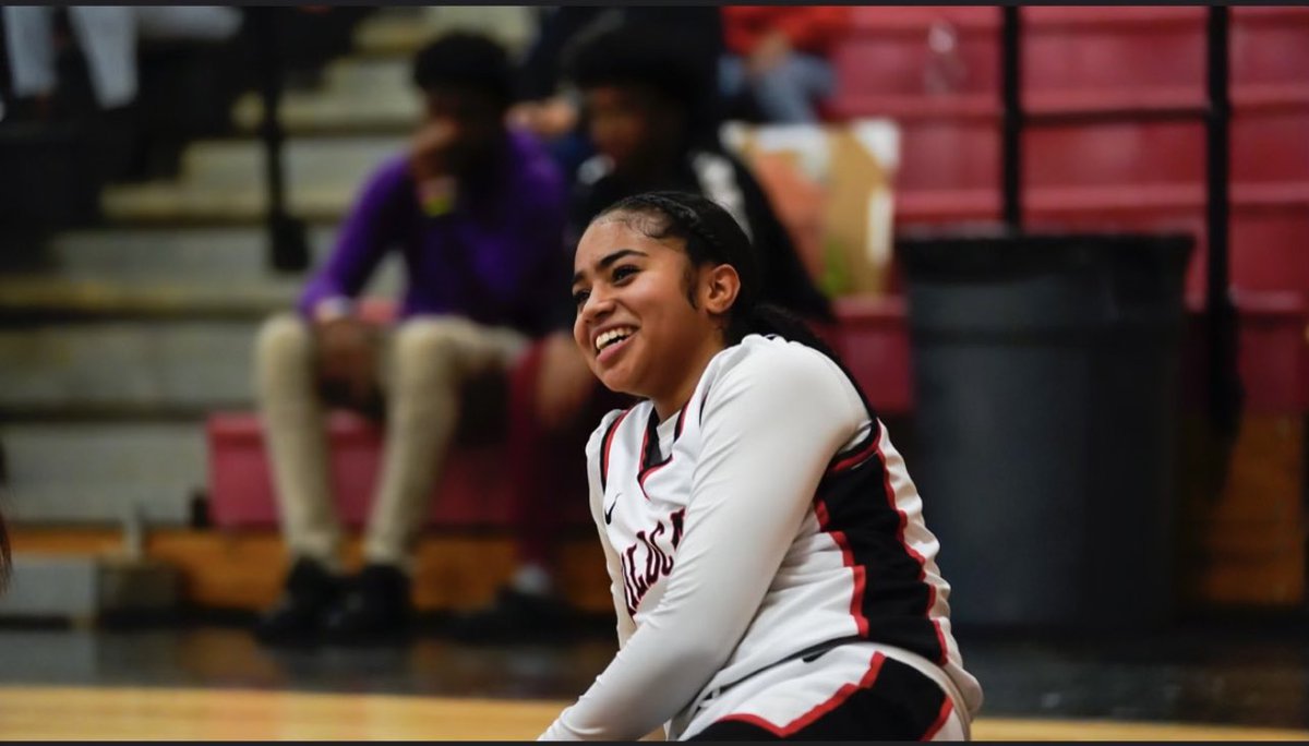 AnamarieTaylor's tweet photo. What a year of growth for our girl this Sophomore SZN!💪🏽 Stay grinding and keep ya head up no matter what the Doc says Monday. @AaliyahMTaylor3 
18 ppg 5.3 reb 3.5 assists 2.9 steals
😬 so close…948 pts https://t.co/ZDuyOB2HE3