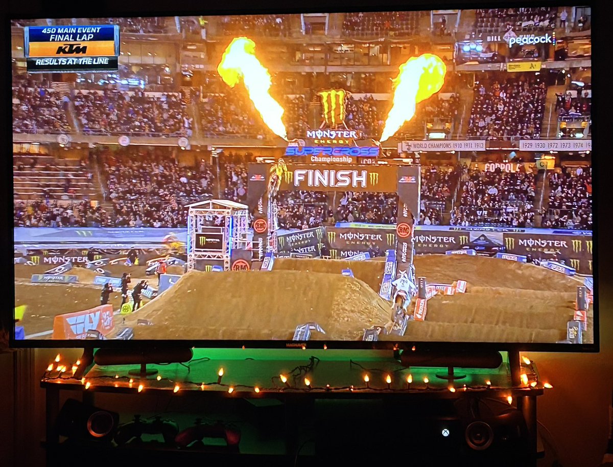 Fox_Racing369's tweet photo. @elitomac Wins The 450 Main Event Tonite In Oakland

@MonsterEnergy @SupercrossLIVE @supermotocross @racerxonline

#DropTheGate #Supercross #Motocross #MonsterEnergySupercross #SXonFOX #AmaSupercross #SXLife #MXLife #RacerX #Dirtrider #Motolife #MotocrossLife #SupercrossLife https://t.co/rPINrMvPXF