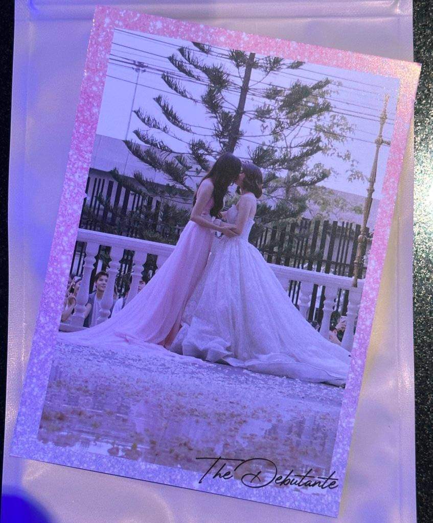 ItsmeTwinkle143's tweet photo. A lovely photo of khun Samanun &amp; khun Kornkamon

🎀
Becky Armstrong · “Mon” Kornkamon ; Freen Sarocha Chankimha · “Sam” Samanan Anantrakul.
#theGap
#GAPTheSeriesFinalEP
#gapdebutantexintergiveaway 
#srchafeen #Beckysangels #Thailand #GAPtheseriese #FreenBecky 
chamchamMonMon🌈 https://t.co/6Z50Gz4FcF