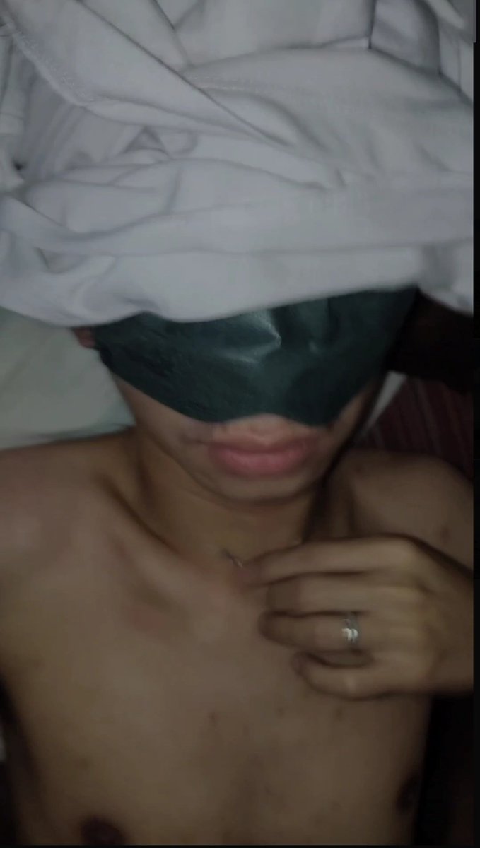 MDarkslim's tweet photo. Si bagets na nakasabay ko bumili sa 7-11, nagkatitigan lang. Tapos G daw sa bahay. Salitan kasi sa subuan 69 💦. Nahiya pa nung una ayaw pa video sabi ko di naman kita mukha 🔥💦
#AlterManila #alterbagetsboy #AlterQC #alterbagetz https://t.co/tiyLE2vrH0