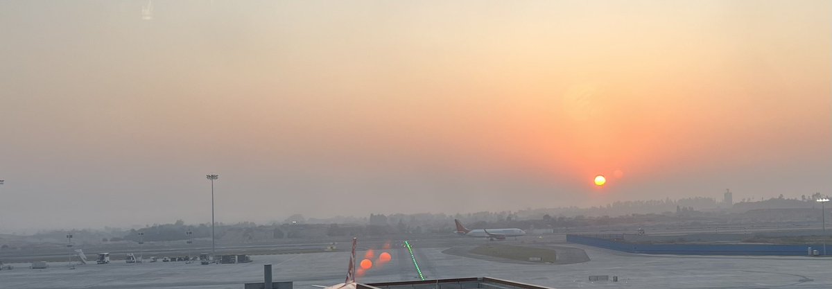 mac_xavier's tweet photo. On one side Early morning flights are tiring and on another it has blissful view!! https://t.co/L3T1Dsjqwl