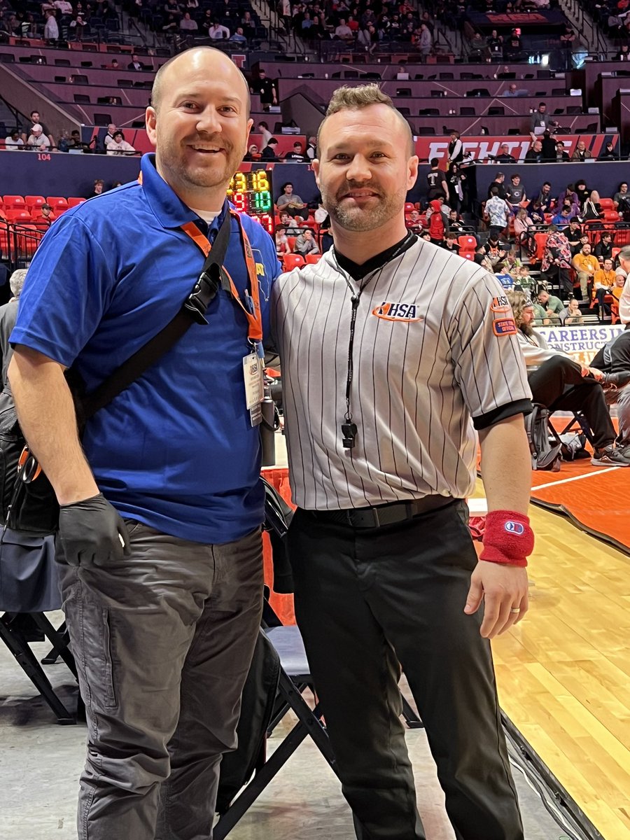 CoachRossberg's tweet photo. Fantastic work this weekend by state wrestling referee, Ryan McMurray, Brother of Argo Wrestling Head Coach Matt Mcmurray. Great to see him at the pinnacle of Illinois wrestling 💪
#ArgoWrestling #StateOfficial https://t.co/9PekelJQSF
