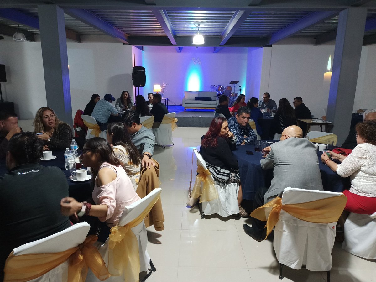 VIDALTA3's tweet photo. Hermosa noche de matrimonios, celebrando al Amor! https://t.co/l7wwZewZCJ