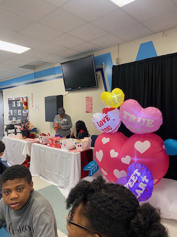 WellsWolverines's tweet photo. Thank you to Wells PTO for supplying Valentine’s gifts to our students and staff! We appreciate all you do!!! @SpringISD @LaQuitaCarter2 @LaQuishaKnowle1 @WellsWolverines @TatiaWilliams #PTORocks https://t.co/L4yM51iLbi