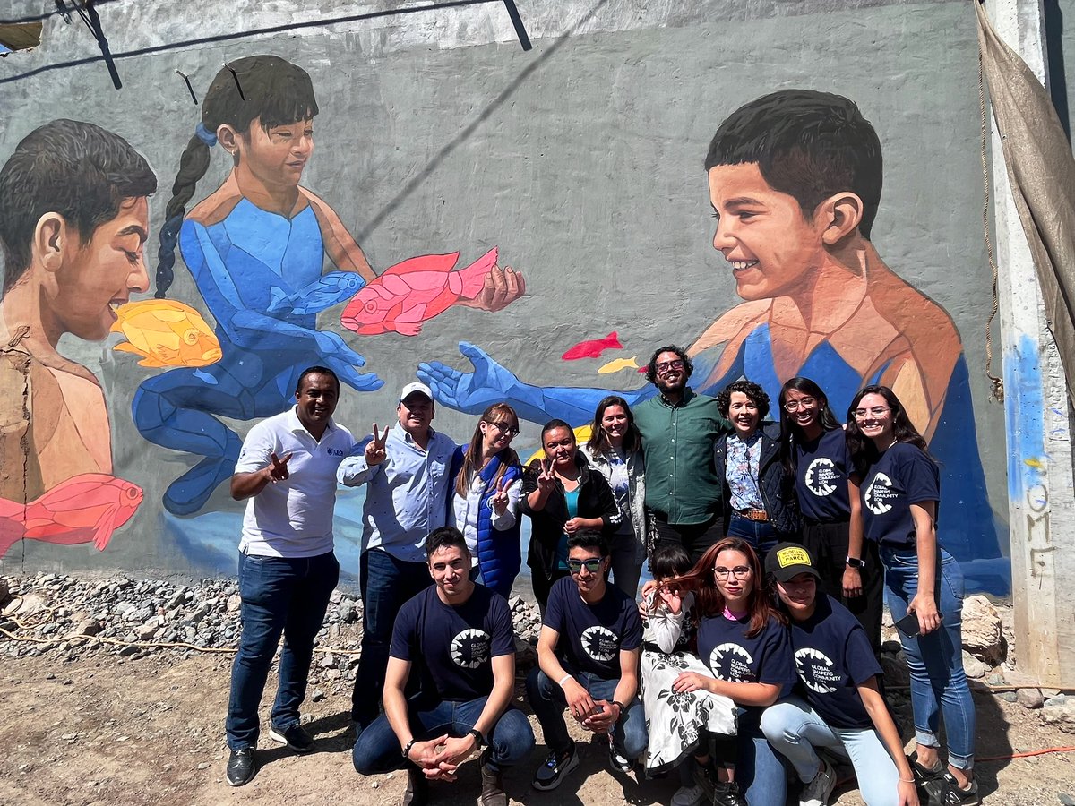 MarisaaOrtizMan's tweet photo. La felicidad está hecha para ser compartida, gracias a @LeonShapers por invitarme a ser parte de este gran proyecto el mural “ALEGRÍA” en la comunidad de Lucío Blanco, cuenten conmigo para seguir impulsando su trabajo y unir esfuerzos 🫱🏻‍🫲🏽🌎 https://t.co/X9qegZBglO