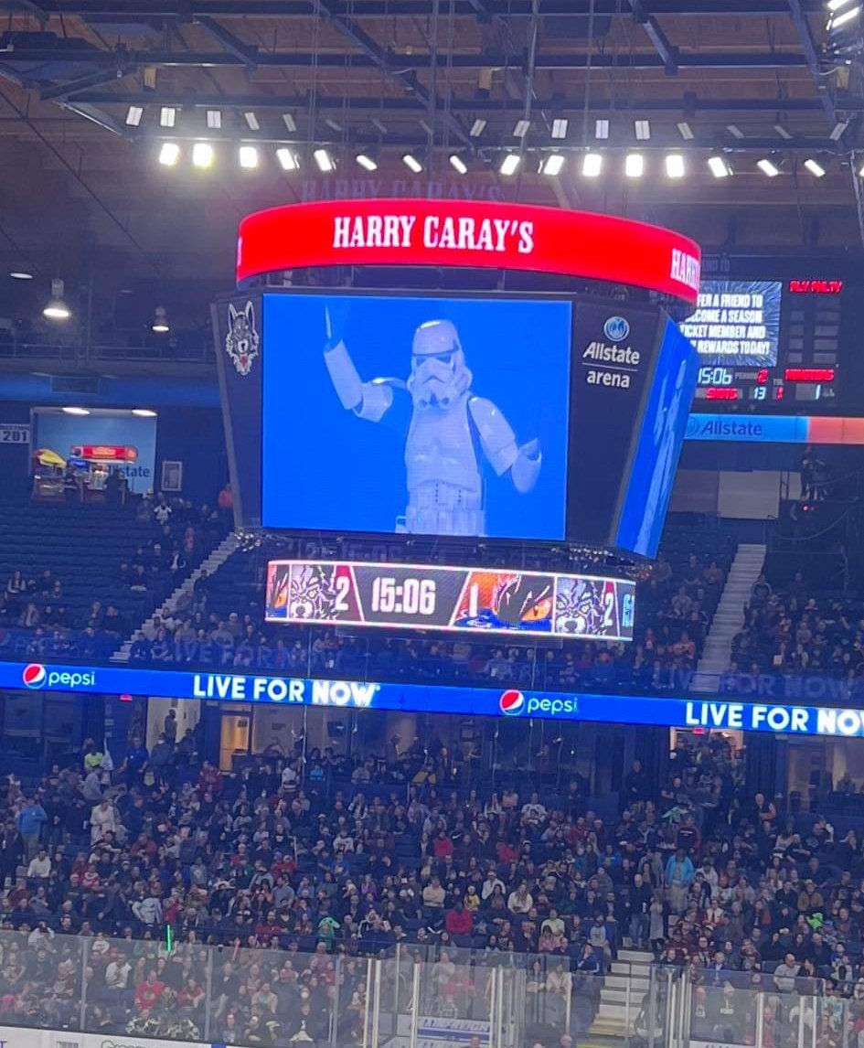 CommanderVain's tweet photo. Hello!!!
I made it to the jumbotron!!
#chicagowolves #wolvesmando #starwars #501stlegion #starwarsnight https://t.co/EtimbLHRfk