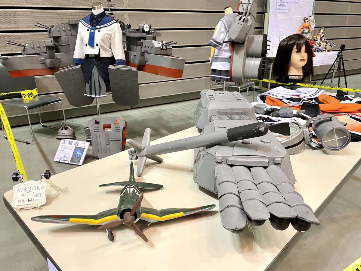 艦隊名古屋会場ついたっ
会場でけー!人めっちゃ多いな!そしてお絵かき掲示板も充実してるー
レイヤーさんの衣装展示なんかもあって面白いな…! 