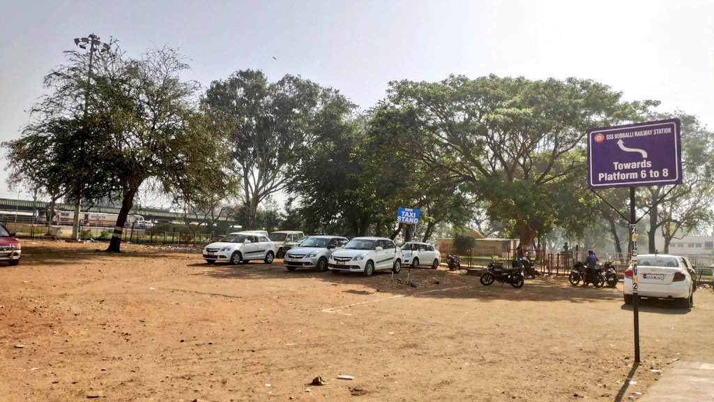 HubballiRailway's tweet image. #HDBRTS Bus Station
#Chigari Buses in Que

Road towards Platforms 6,7 &amp;amp; 8