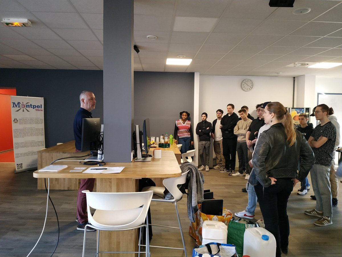 JerryValentin9's tweet photo. Félicitations à toutes les communautés qui ont participé au #JerryValentin 2023 @Montpellibre @senfablab @YopCrealab @ayiyikoh @BLOLAB_BENIN https://t.co/KiErIuaAwP