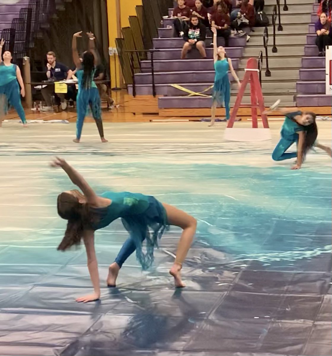 Deborah85000146's tweet photo. Competition day for winter guard ! 2nd place winner 🥈! Woop woop 🙌 https://t.co/U9y7vdHKC3