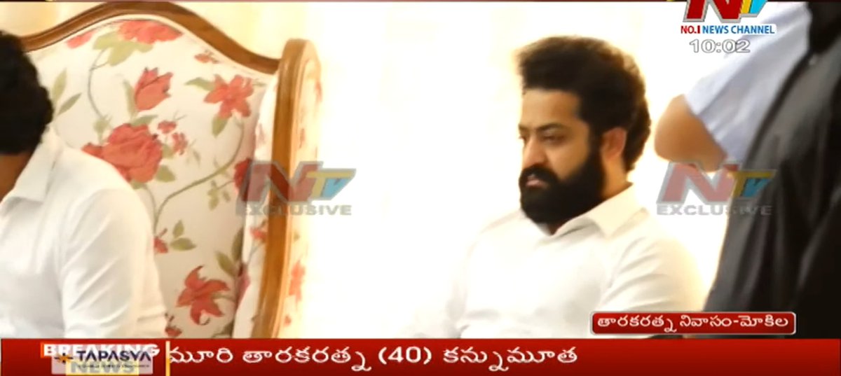 SimhaNTR4's tweet photo. @NTarakarathna తారకరత్న అన్న హౌస్ కి చేరుకున్న @tarak9999 and @NANDAMURIKALYAN 💔😭 https://t.co/5hRNz0OXuo