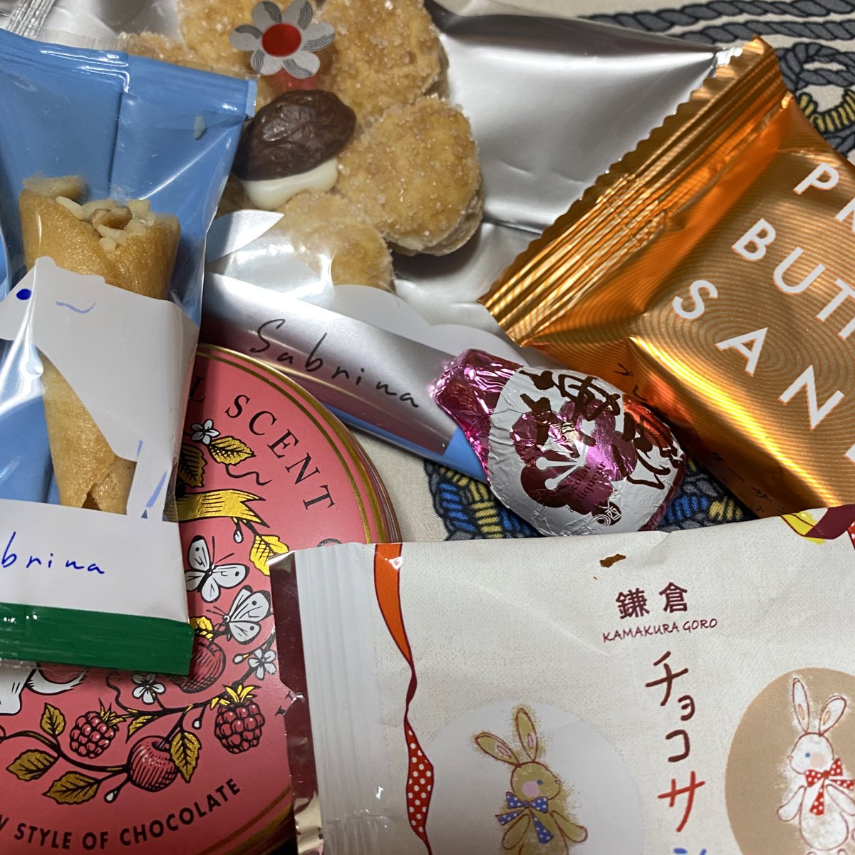 naoppi5's tweet photo. この頃、イライラ腹が立つことばかり
主に仕事にて、、
なんだかやる気もでないし
怒りの感情や不満の感情ばかりの自分がすごーく嫌だ、嫌いだ

休日、外は嵐
甘いものばかり食べて
テレビみてゴロゴロ

心が晴れない。。

#NETFelix
#100万回いえばよかった https://t.co/t3hvskgEkZ
