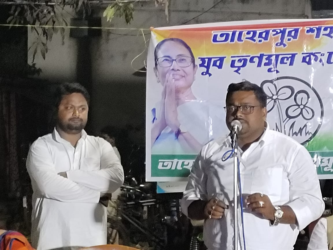 AitcGopalDas's tweet photo. তাহেরপুর শহর তৃণমূল কংগ্রেস ও তৃণমূল যুব কংগ্রেস এর উদ্যোগে প্রতিবাদী পথসভা তাহেরপুর শহর সি পি আই এম পরিচালিত পৌরসভার গাছ চুরির বিরুদ্ধে.. অবিলম্বে দোষীদের শাস্তি চাই। সি পি আই এম হাটাও, তাহেরপুর বাঁচাও।
#Taherpur #NDTMYCRO
@MamataOfficial @abhishekaitc @AITCofficial @KunalGhosh https://t.co/gviFVH0Ttb