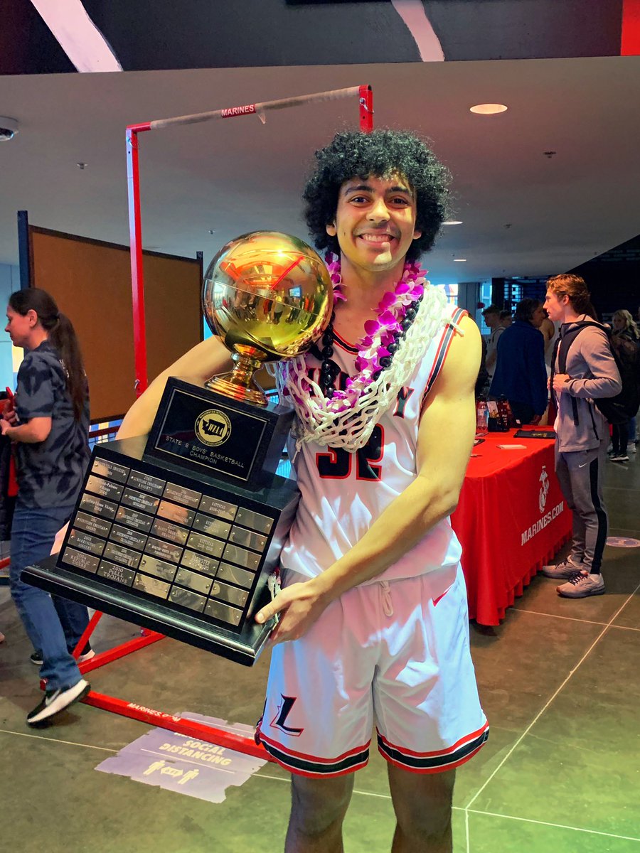 coachdubc36's tweet photo. 🗣GOD IS DOPE! Our family is beyond blessed 🙏🏾 we get to celebrate our 3rd state
championship 🏆💍in 4 years
2020, (covid no state tournament), 2022 & 2023
#TEAMCOLVIN
#ROLLVIKS https://t.co/S61pZGrIqA