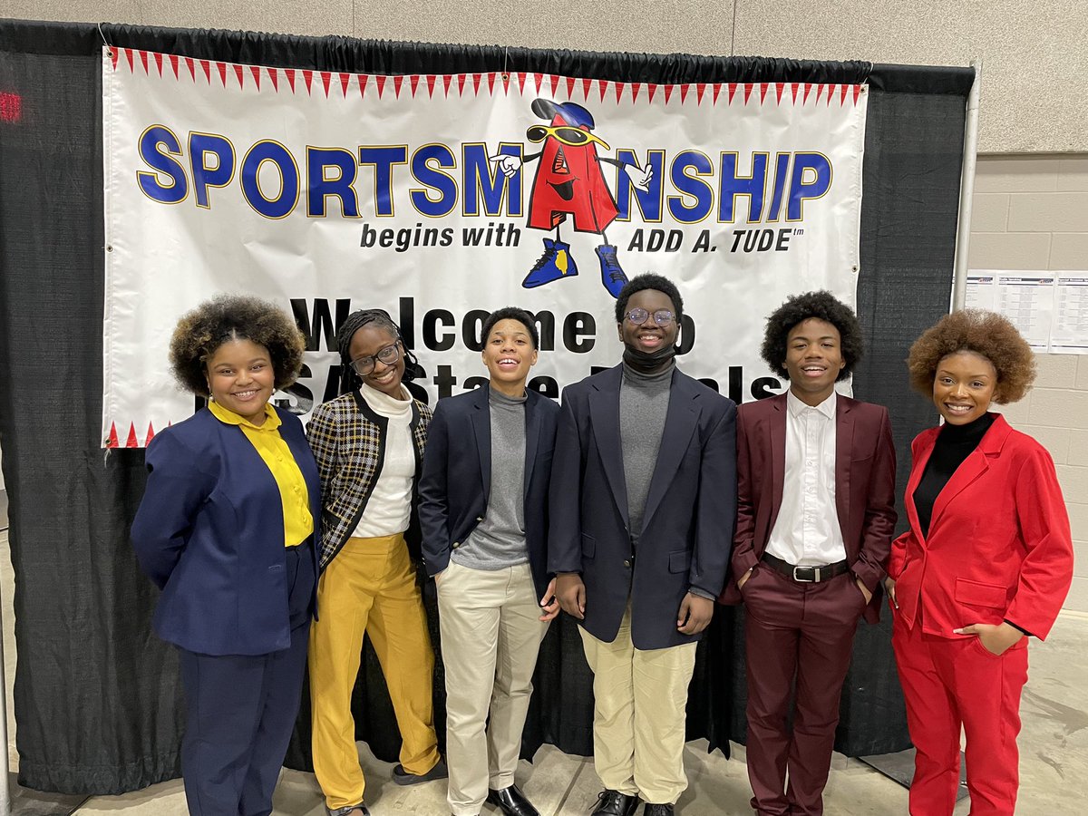 RucinskiBrian's tweet photo. Wow, what a day! I was able to see all six TFN State finalists perform in Peoria and make it home to watch the awards ceremony with my family on the simulcast! Record breaking year for the TFN Speech team finishing 3rd in the State with 3 Individual State Champions! #trunorth https://t.co/f9p5LYgB41