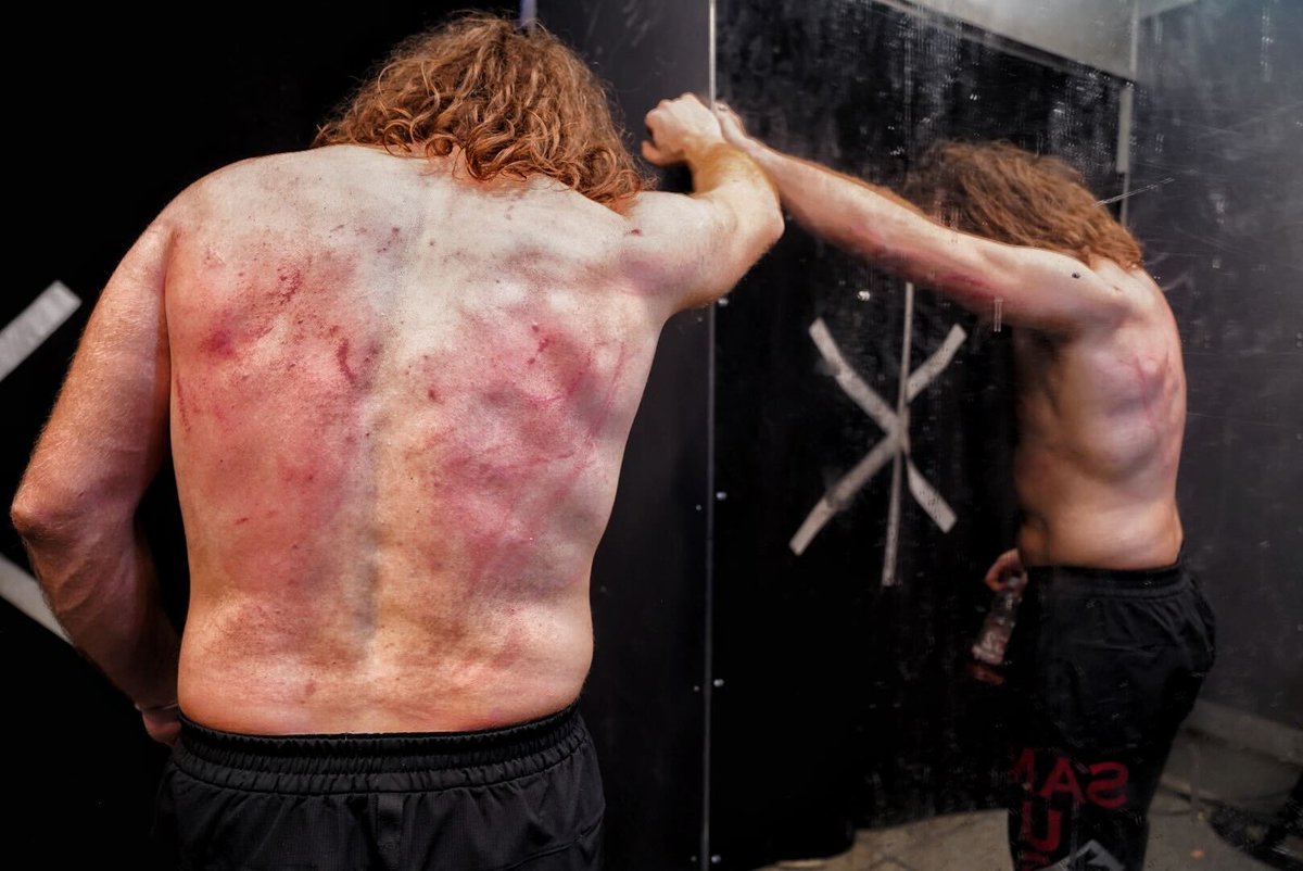 WWE's tweet photo. 😣😣😣😣

#WWEChamber https://t.co/JciyGp1EkO