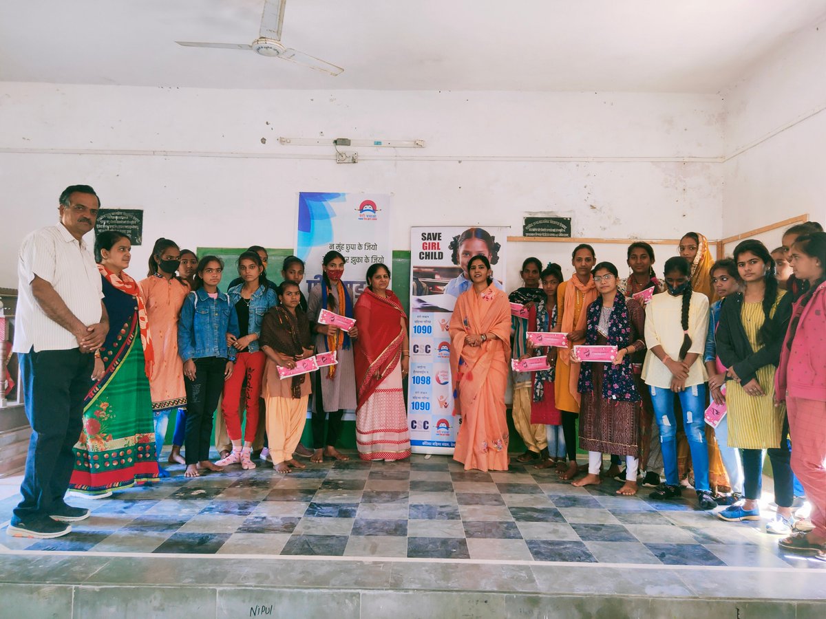 paliwal_bhavana's tweet image. स्त्री स्वाभिमान : #पीरियडपाठशाला 👩‍🏫🩸🩸🩸🩸🩸🩸🩸🩸 
स्वास्थ्य व मासिक धर्म स्वच्छता को लेकर  कार्यशाला और निशुल्क सेनेटरीपेड का वितरण 
@PMOIndia @WCDRajasthan @KumariDiya @dintya15 
 #uddan #menstruation #periods #taboo #indiantaboo #sanitarypad #menstrualhygiene #rajsamand
