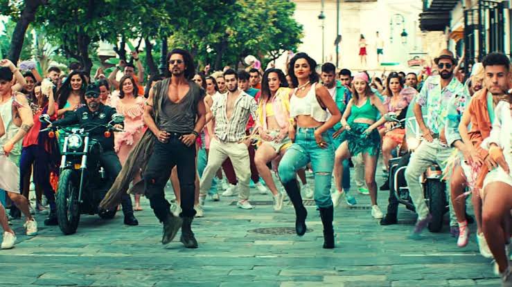 Vinoliav95's tweet photo. Good morning guys 😘😍🙏 happy Sunday morning 🥰😘🔥 #Pathaan #PathaanBlockbuster  @iamsrk @SRKUniverse
@BrijwaSRKman @gaurikhan @SRKsGopal @TheSRKWarriors @Kyawtha14933443
@SrkianDas04
@SandipB28369874 @Kyawtha14933443 https://t.co/1B4HzC6l07
