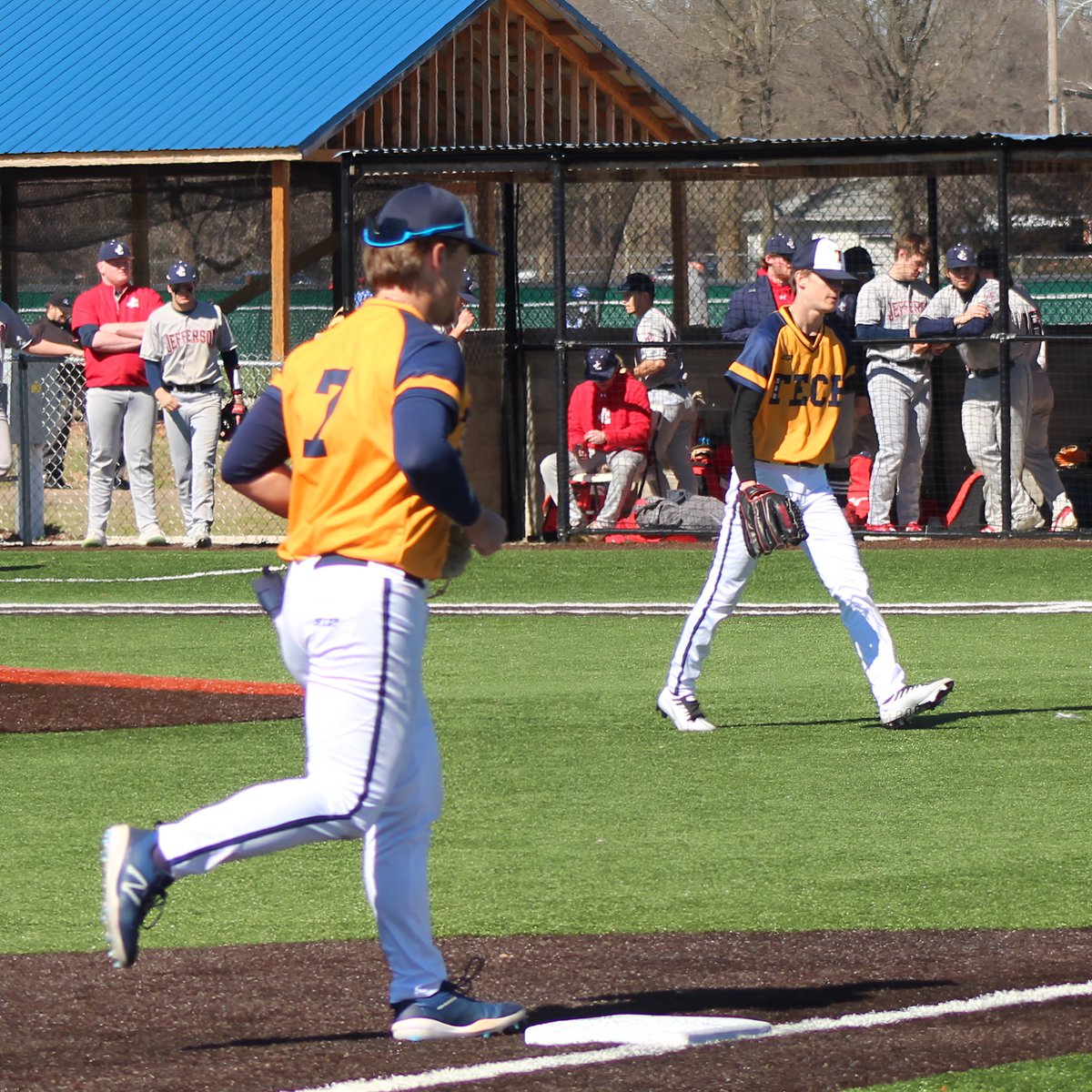 LR__Cole's tweet photo. What a day for @SAUT_BSB! These guys are coming on as they come together. 2 big W’s that showed 💛 and belief in one another! The Rockets put themselves on the map. @JadenWoolbright was a vibe
@AsherHastings1 was filthy in GM 2
@Jackson22Cobb flexed on’em 🧃💣
@C9Teague is 🧊 https://t.co/MUacNv0IhH