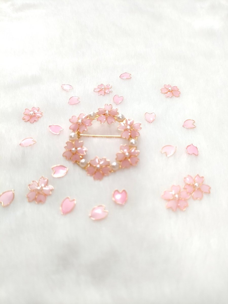 LIBERAL_JEWELRY's tweet photo. 桜とパールのブローチ

minneで販売させてもらってます
見ていただけると嬉し��です(^^)/

Can be purchased from overseas.
Cherry blossom accessories in the works
I'm selling them on minne!
I hope you will take a look.

#桜#sakura#ピアス#アメリカンフラワー#Cherry blossoms#Piercings https://t.co/QegCeQpQxR