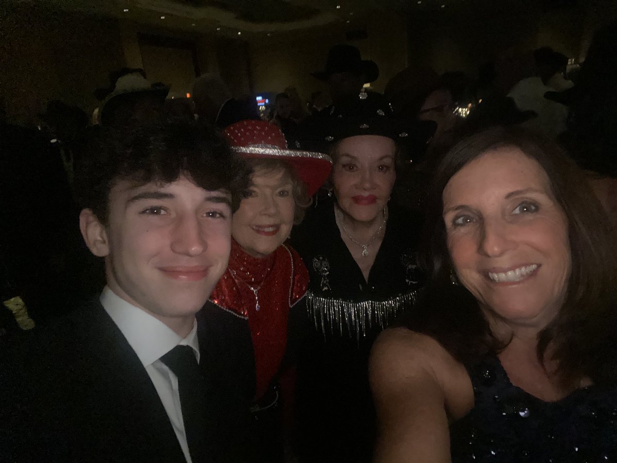 With @childhelp founders Sara O‘Meara and Yvonne Fedderson and my nephew Andrew at annual gala which raised over $5m for child abuse survivors. Amazing event and cause!