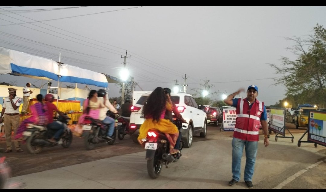 MKSC_Malkajgiri's tweet photo. @RKSC_Rachakonda #TrafficMarshals on field #volunteering till late early morning 3.00am dt.18.02.203 @keesaragutta under the supervision of @Rachakonda_tfc @drraghuveerraj @Satishvads @alokjha
@RachakondaCop CP_Shri #DS_Chauhan IPS appreciated the team. https://t.co/cMLZD1zhi7