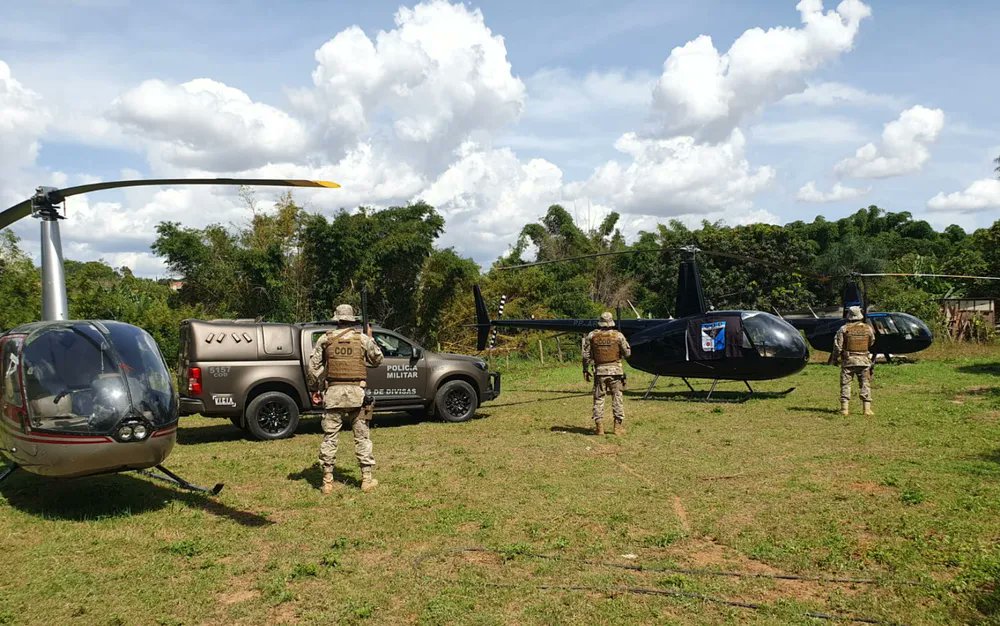 #Brazil🇧🇷 - 17Feb2023
Around 2pm, three Robinson R22 helicopters were #seized by Military Police (PM) in Abadia de Goiás after a #shootout occurred between #police and #drugtraffickers, which resulted in three #criminals killed and two fleeing the scene.
bit.ly/3KBxqmL