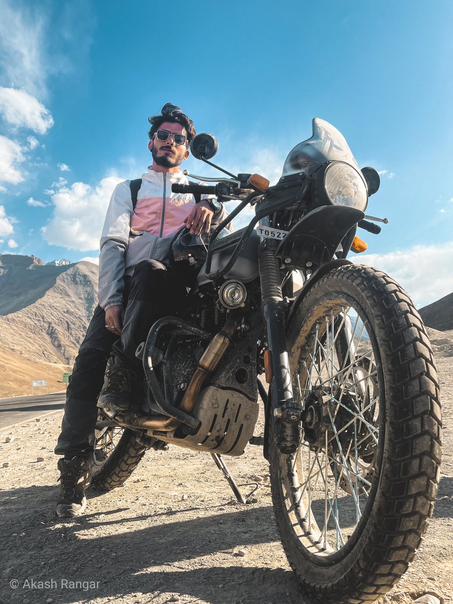 Akashrangar1's tweet photo. The wind, the chill in the air, it’s unpredictable but that’s the beauty of this place. 🤍🖤
.
.
.
.
.
.
.
.
.
.
.
.
.
.
.
.
.
.
 #ladakh #leh #himalayas #tripotocommunity #india #travelphotography #instatravel #wanderlust #lehladakh #travelgram #magnetichill #royalenfield #ind https://t.co/lohGPgK7Bp