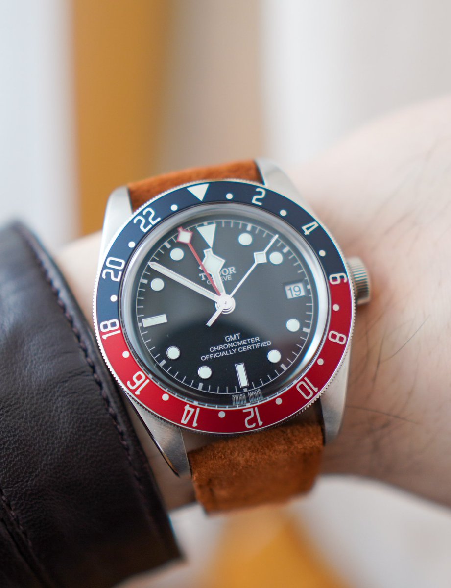 DANCHO_TUDOR's tweet photo. ブラックベイGMT
予想以上にスエードがマッチしてて良き

#時計沼 
#チューダー
#チュードル
#ブラックベイGMT
#TUDOR 
#TUDORWatch
#TUDOR少年団 
#TUDORboys
#ミラーレス一眼
#α6400
#sonyα6400 https://t.co/nB86RP1mpg